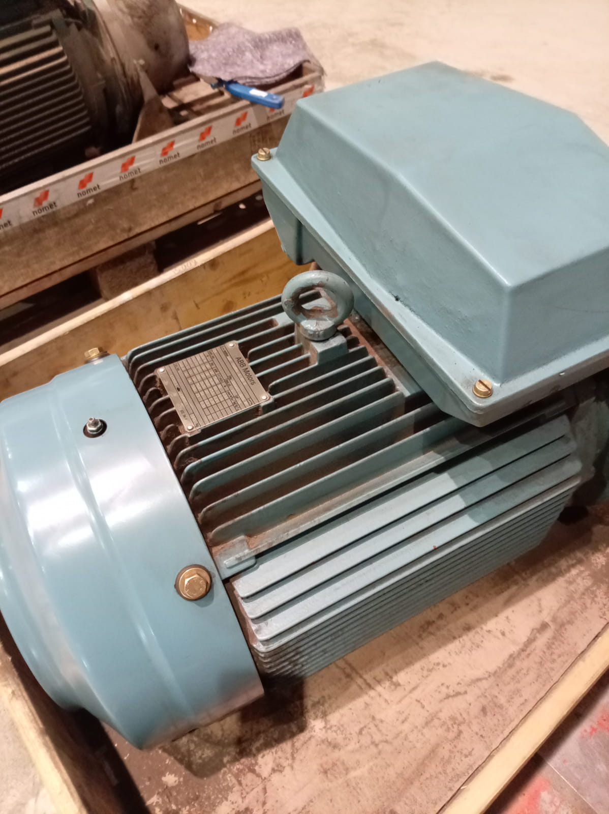 ABB 37 kW sähkömoottori HXR 200MLB 4 B5 – 1470 rpm / 275 kg