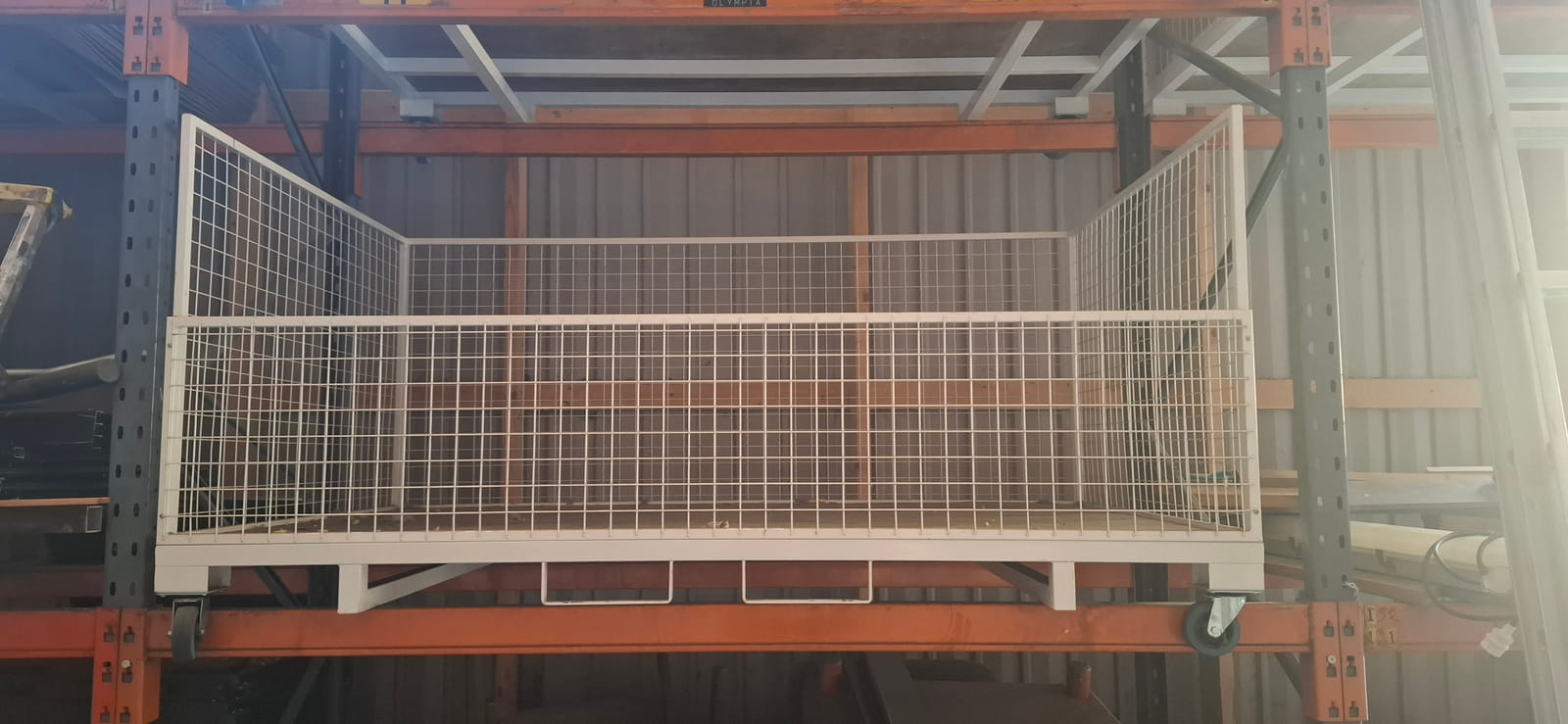 Varastokärry nostotaskuilla erä 1. Erillistoimeksianto