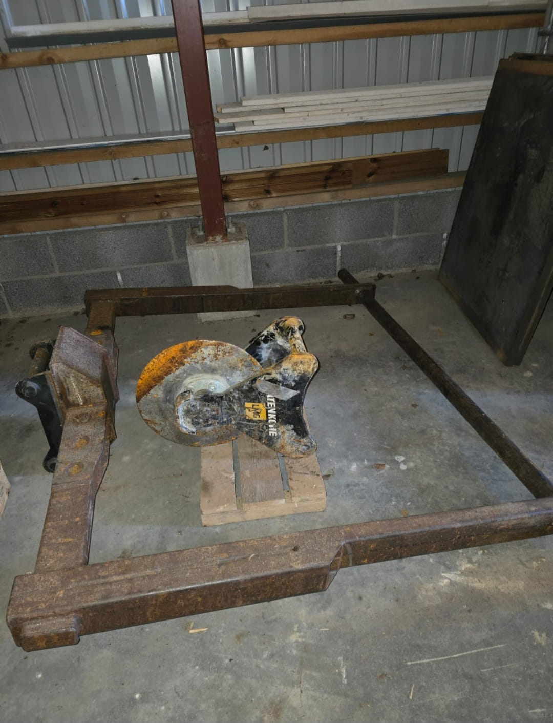 Kaapelikela teline kaivuriin.